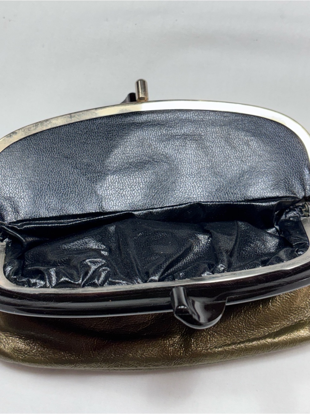 Vintage Italian Genuine Leather Metallic Gold Kiss-Lock Clutch Purse - Picture 9 of 16